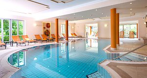 Hallenbad im familiengeführten Wellnesshotel